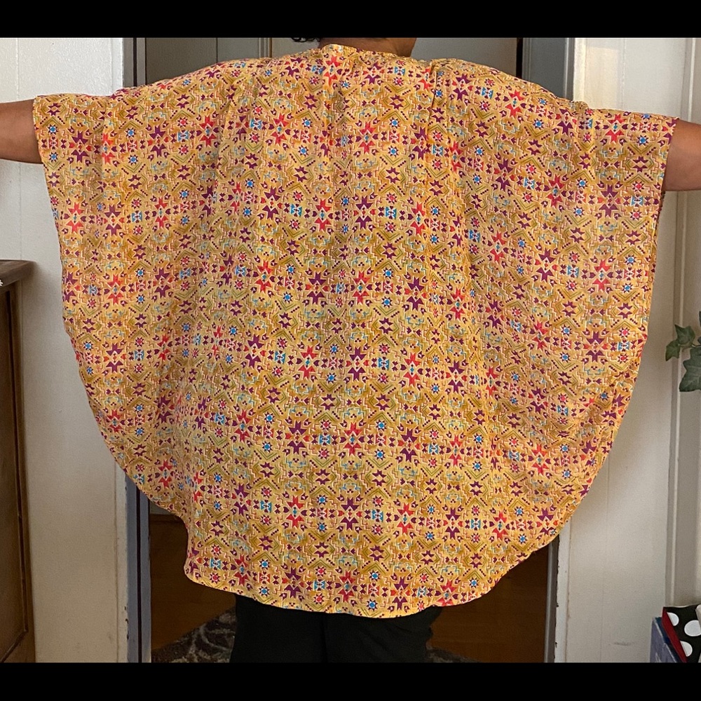 - Great condition!- Plus size Aztec print kimono